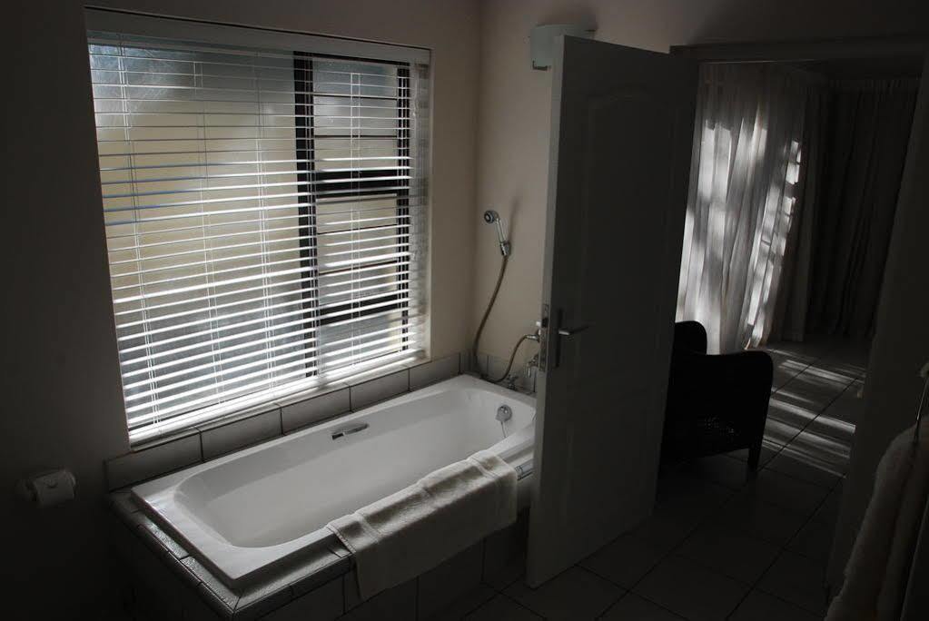 Sheilan House Hotel Port Alfred Bagian luar foto